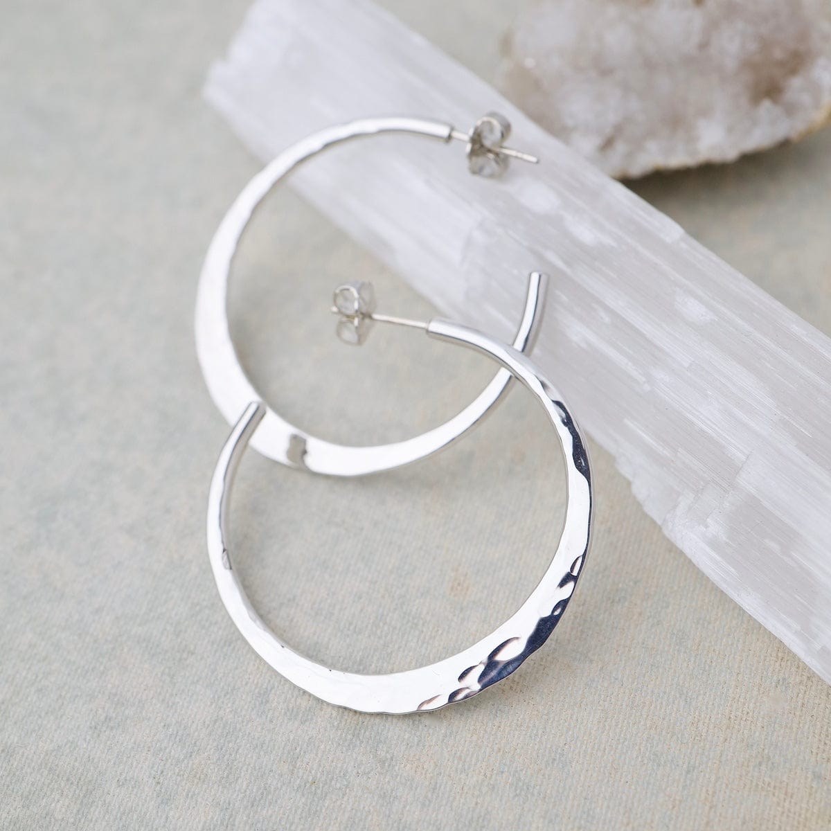 EAR EXTRA LARGE HAMMERED HOOP EARRING