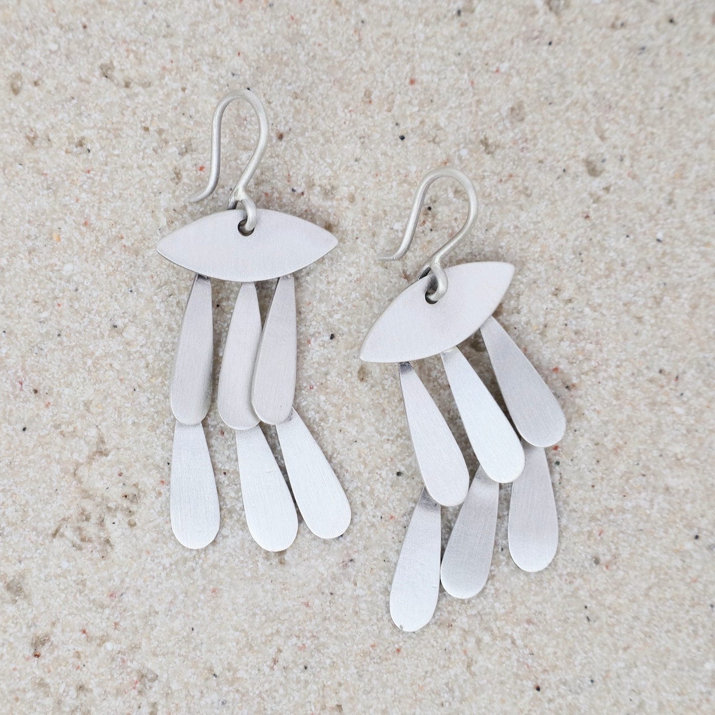 EAR Eye Cascade with Teardrops