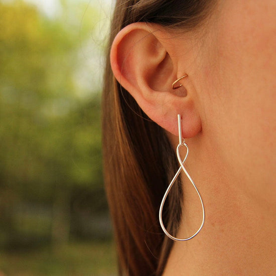 EAR Figure Eight Swirl Earring