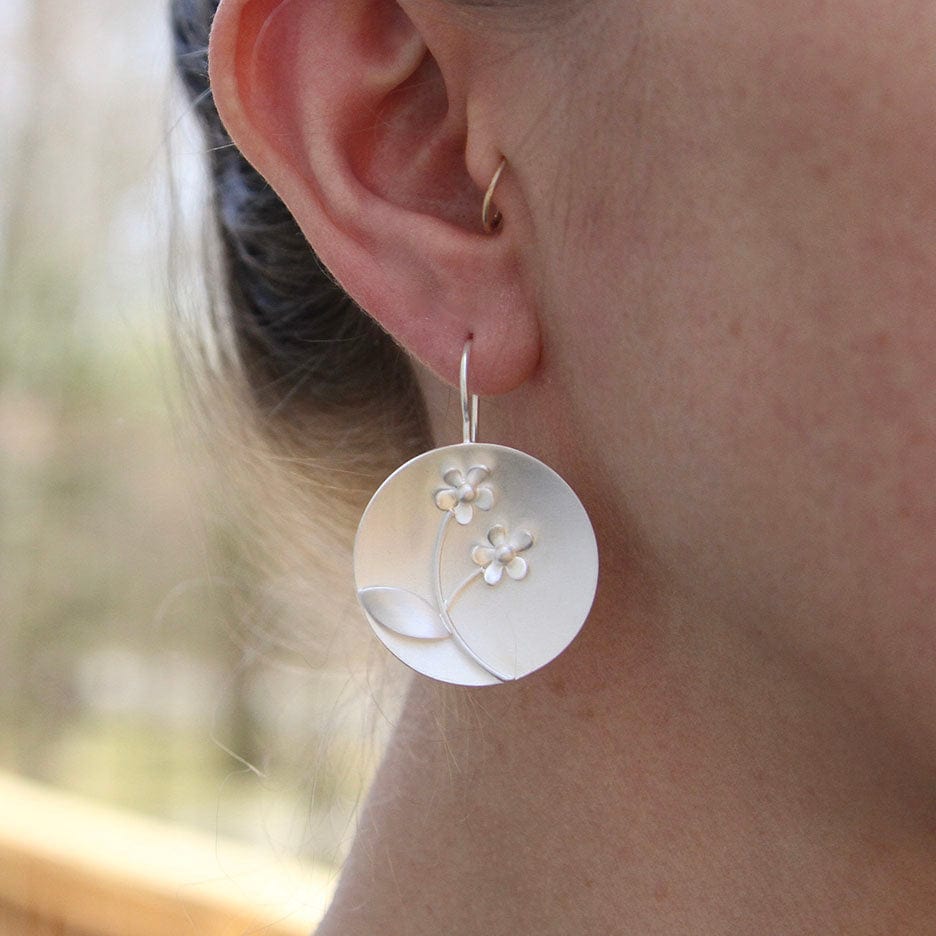 EAR Forget Me Knot Disk Earring