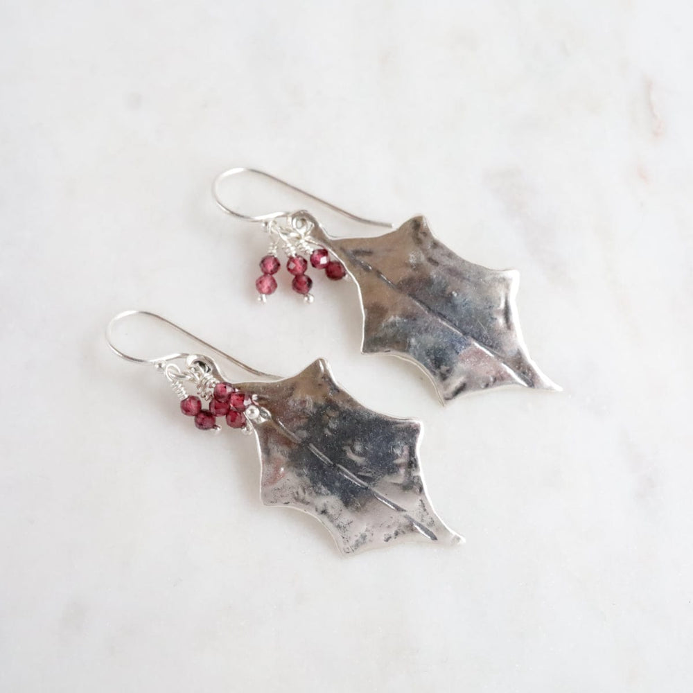 
                      
                        EAR Garnet Beads Holly Leaf Earrings
                      
                    