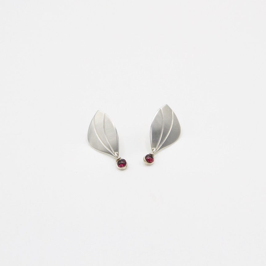 
                      
                        EAR Garnet & Silver Leaf Post Earring
                      
                    