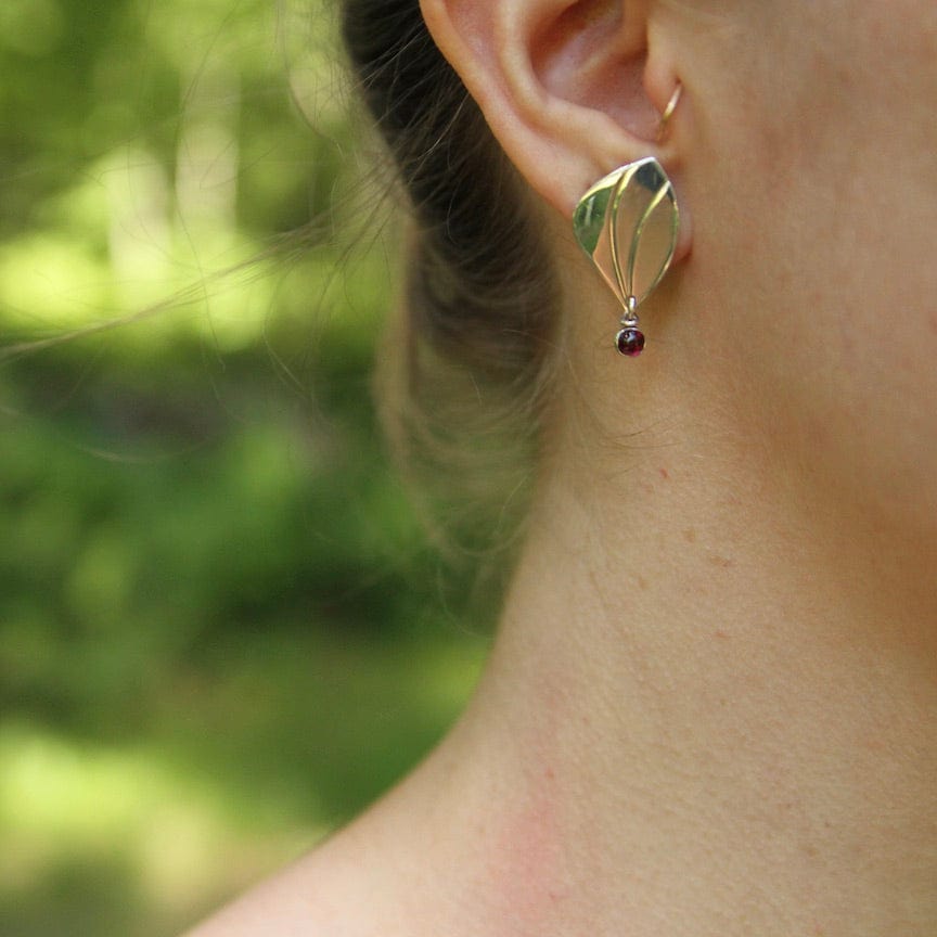 
                      
                        EAR Garnet & Silver Leaf Post Earring
                      
                    