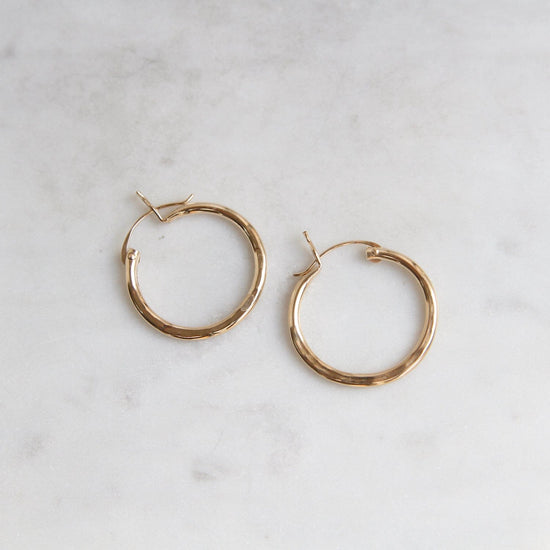 Load image into Gallery viewer, EAR-GF 24mm Hammered Gold Filled Tube Hoop
