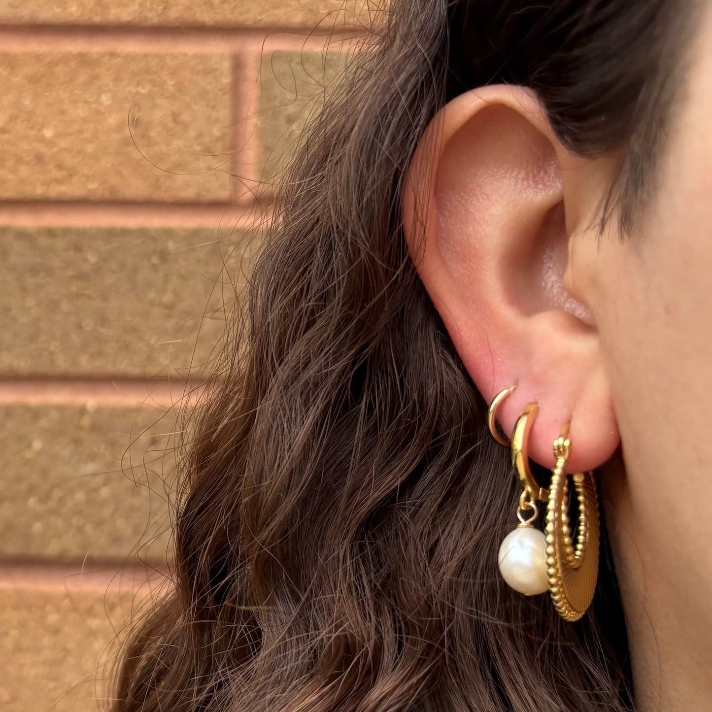 EAR-GF Addison Freshwater Pearl Huggie Hoop Earrings