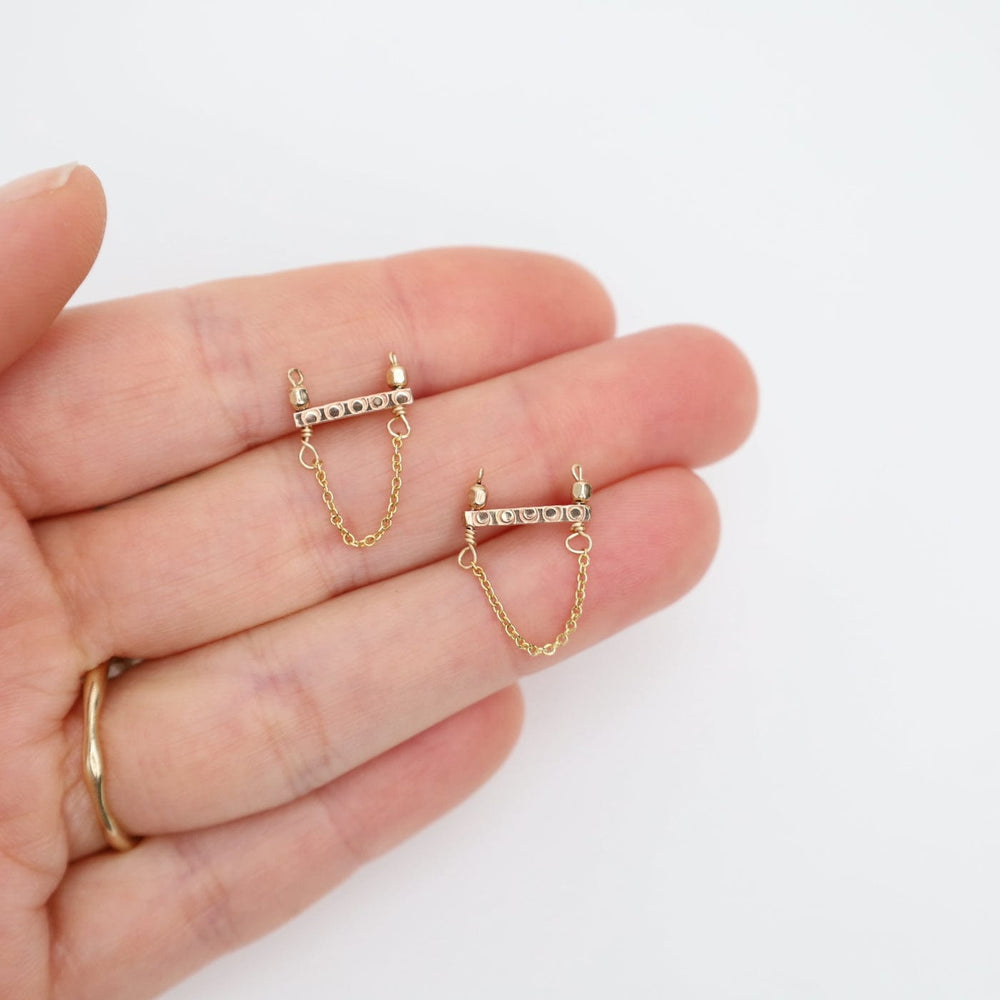 
                      
                        EAR-GF Bar Studs with Chain
                      
                    