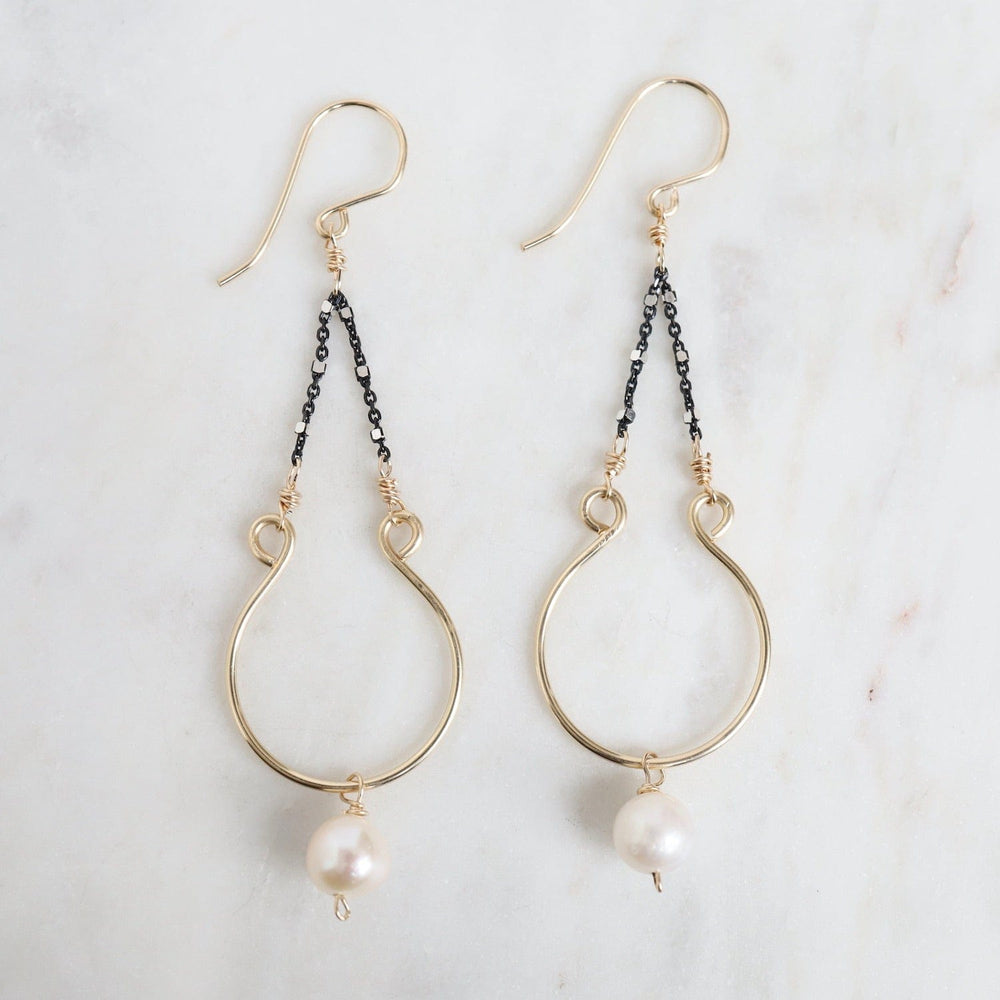 
                      
                        EAR-GF Black Chain & Gold and Pearl Drop Earring
                      
                    