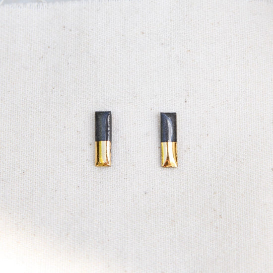 Load image into Gallery viewer, EAR-GF Black Gold Dipped Bar Studs
