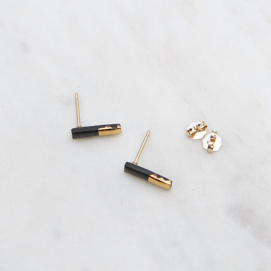 Load image into Gallery viewer, EAR-GF Black Gold Dipped Bar Studs
