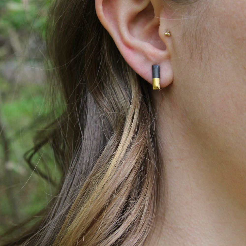 
                      
                        EAR-GF Black Gold Dipped Bar Studs
                      
                    