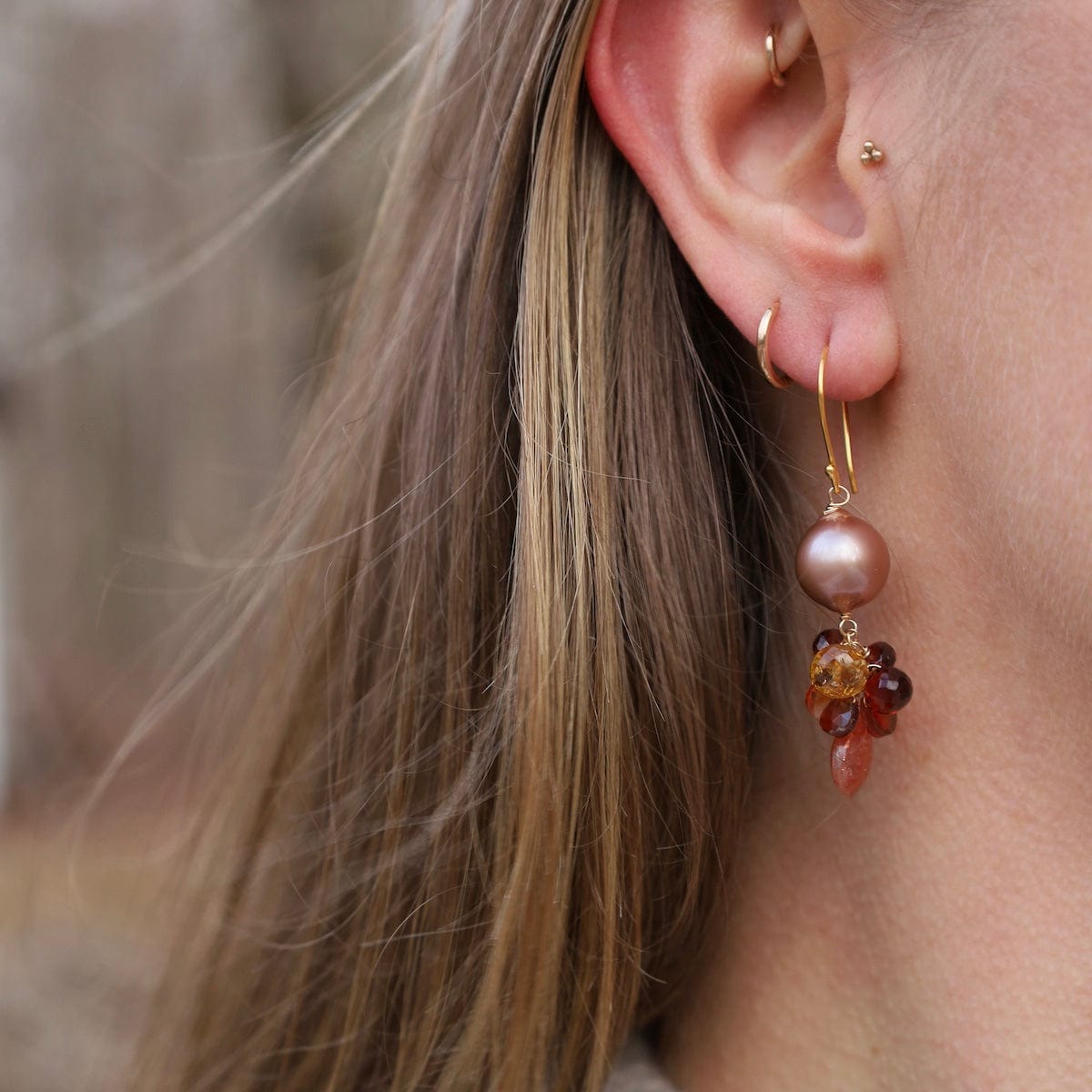 ear-gf Champagne Edison pearl, sunstone, garnet, citrine,