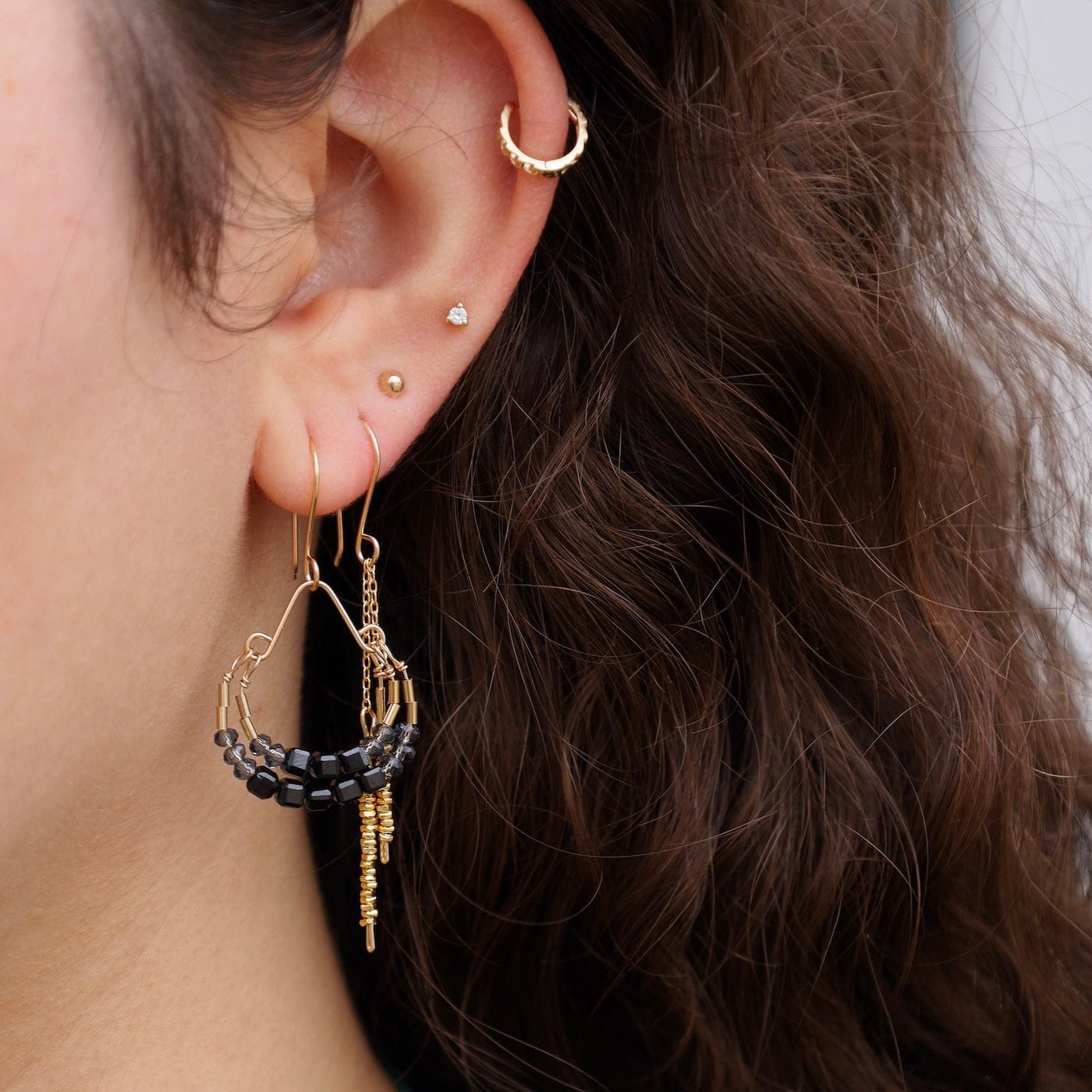 EAR-GF Double crescent of grey quartz & black spinel earr