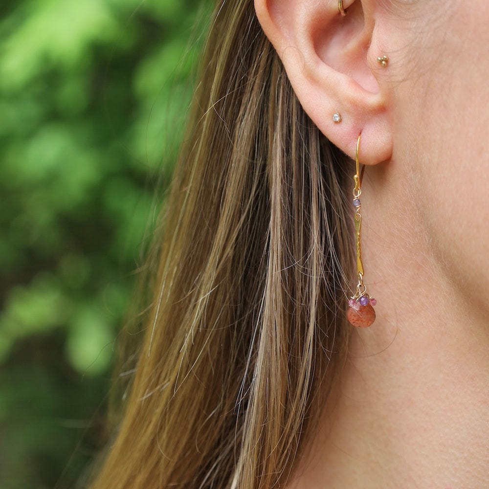 
                      
                        EAR-GF Gold Hammered Bar Earring in Sunstone, Mystic Topa
                      
                    