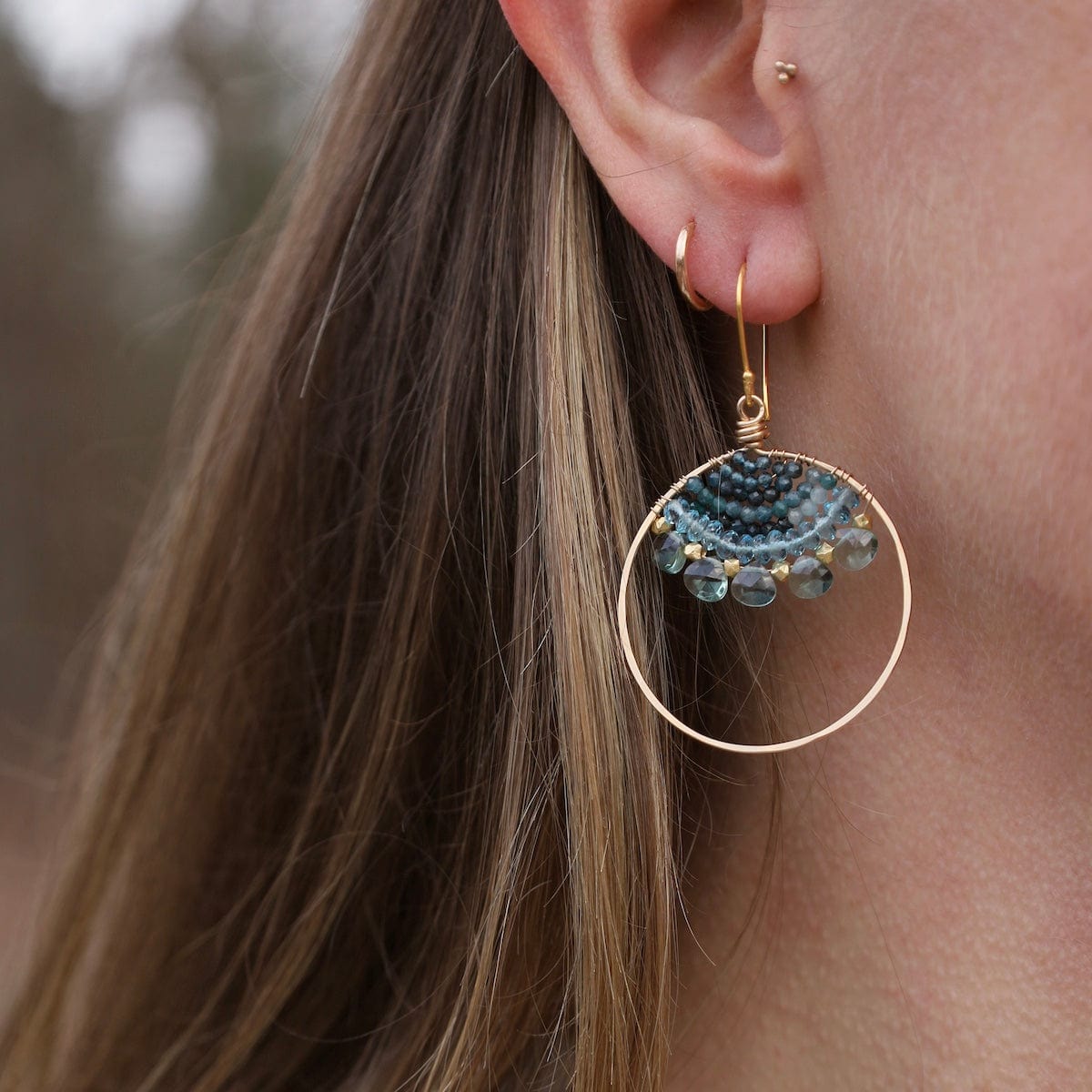 ear-gf Gold Hoop with Woven Quartz, Swiss blue topaz, gra