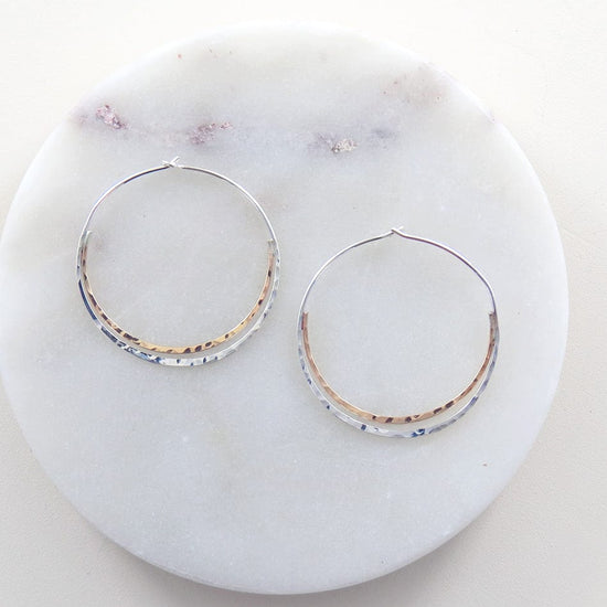 EAR-GF LARGE THIN HAMMERED DOUBLE HOOP