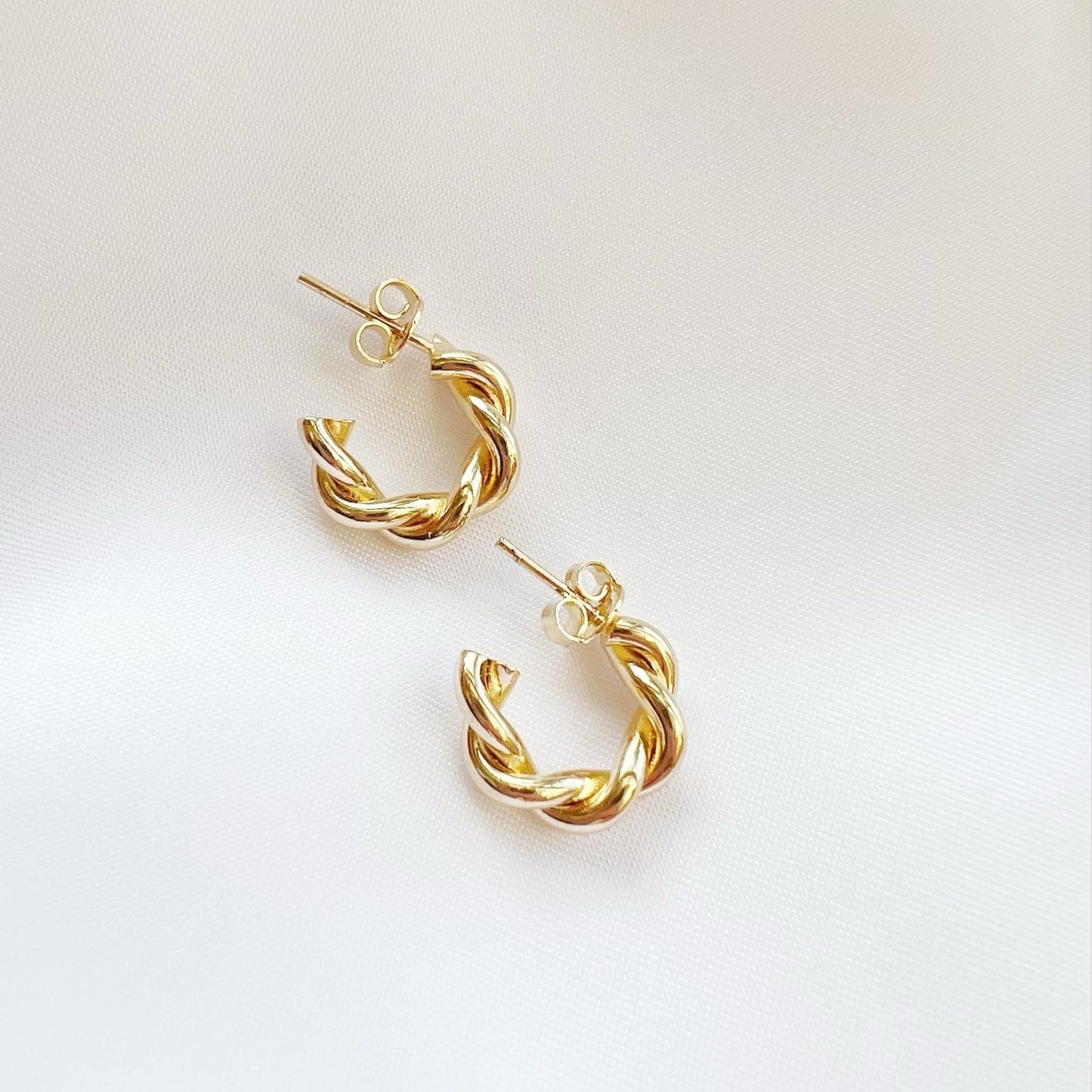 EAR-GF Lily Twist Hoops Earrings Gold Filled