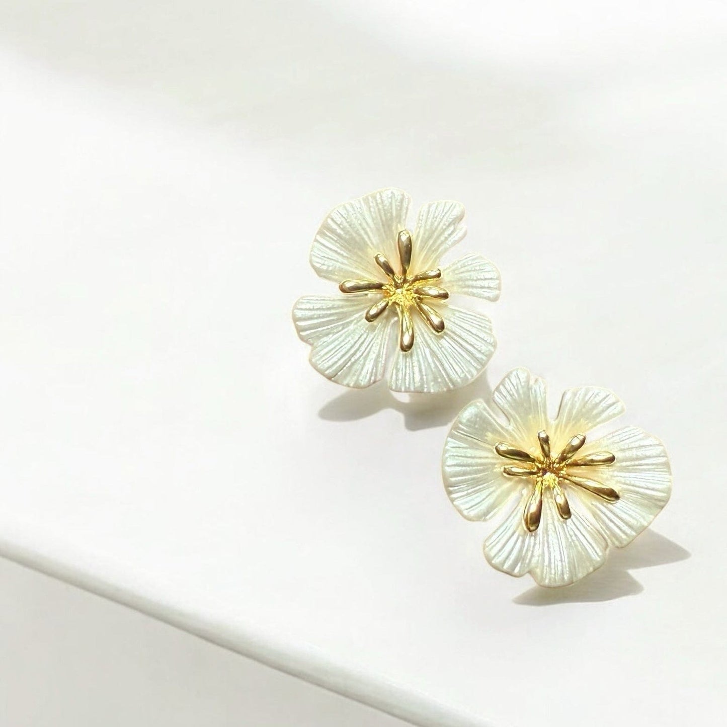 EAR-GF Tropics Beachy Flower Shell Earrings