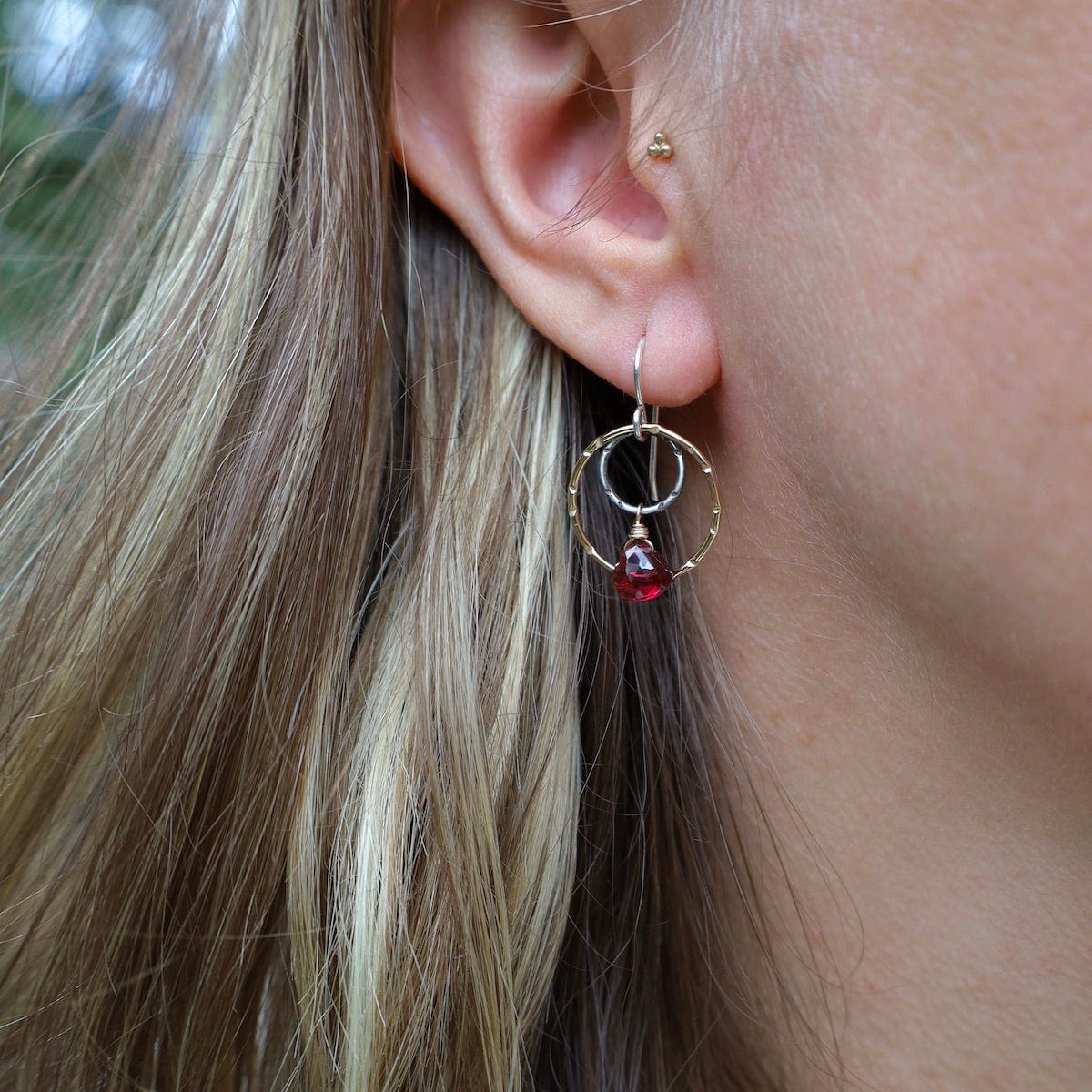 EAR-GF Two Tone Circles with Garnet Earrings