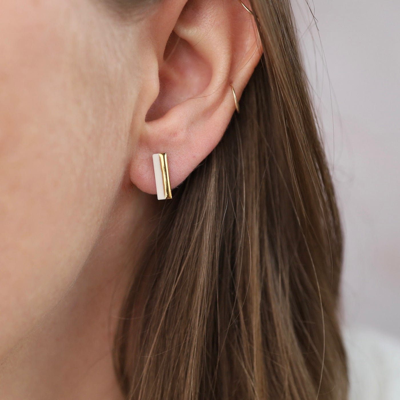 EAR-GF White Bar 2 Studs - Short