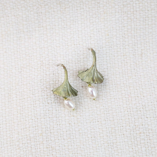 EAR Ginkgo Wire Earring With Pearl Drop