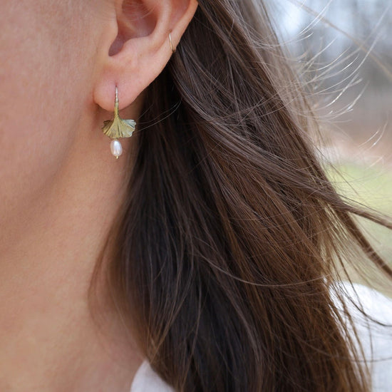 EAR Ginkgo Wire Earring With Pearl Drop
