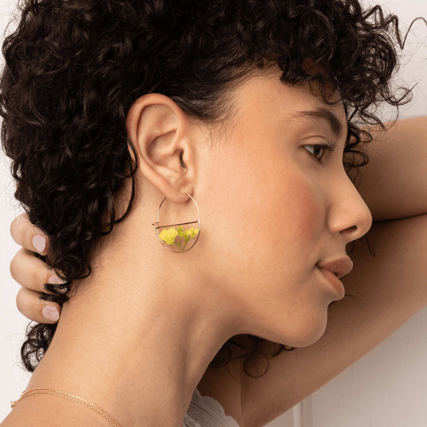 EAR Gold Pressed Flower Hoop Earrings with Yellow Baby's Breath
