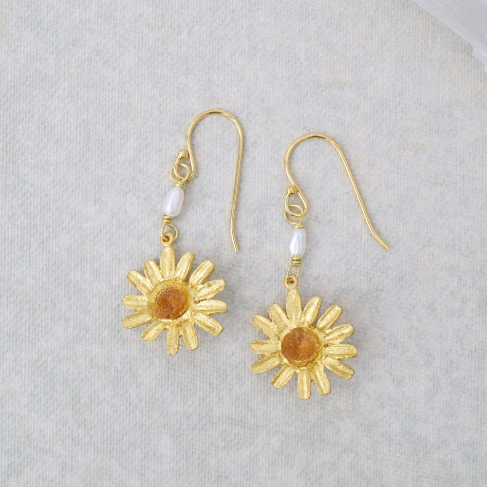 
                  
                    EAR Golden Daisy Wire Earrings with Pearls
                  
                