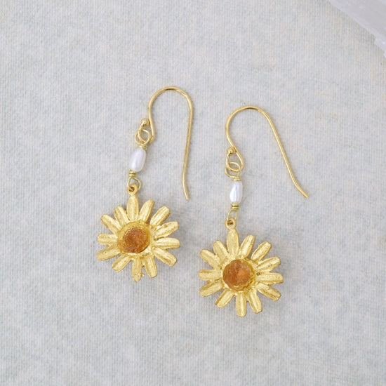 EAR Golden Daisy Wire Earrings with Pearls
