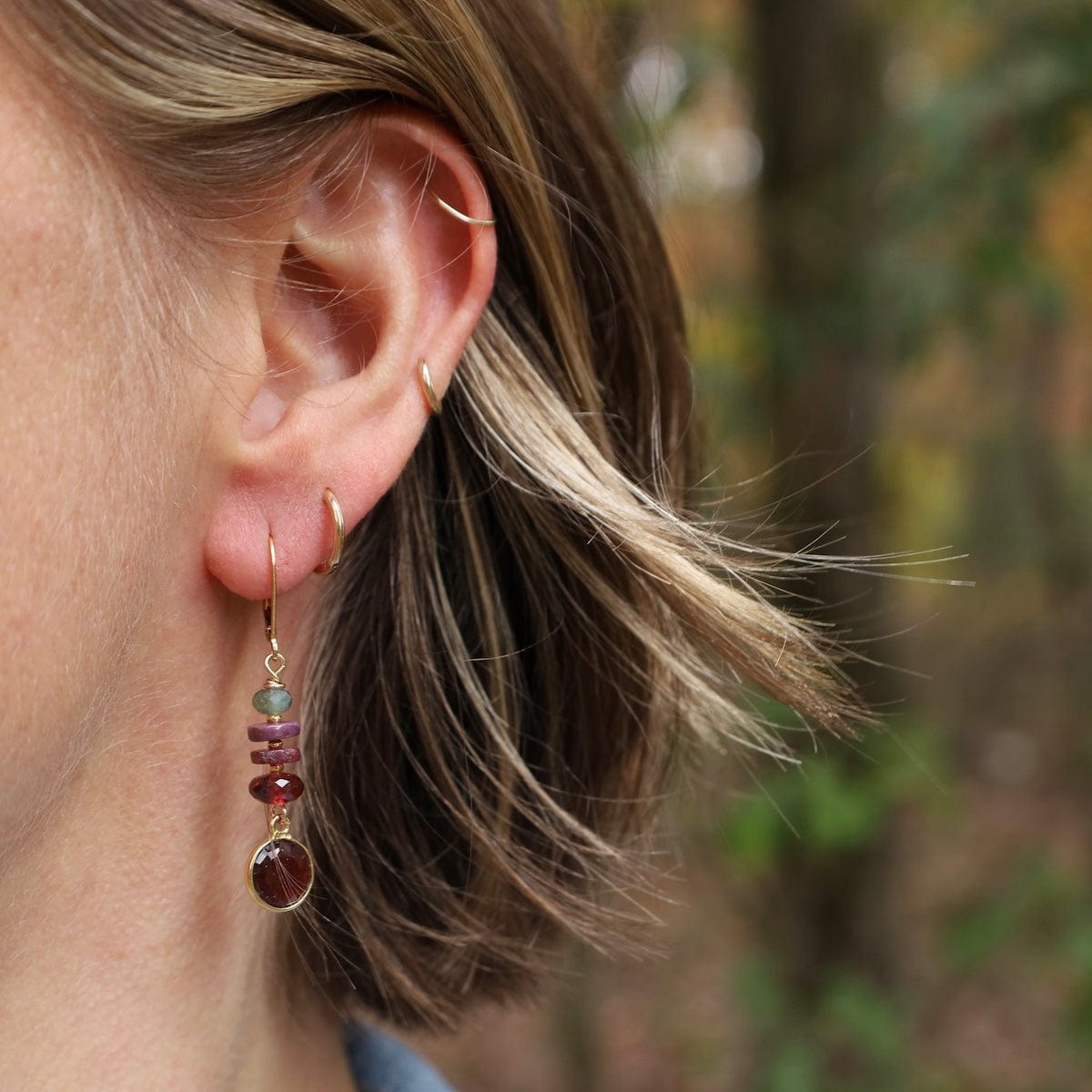 EAR Golden Garnet Round Earrings