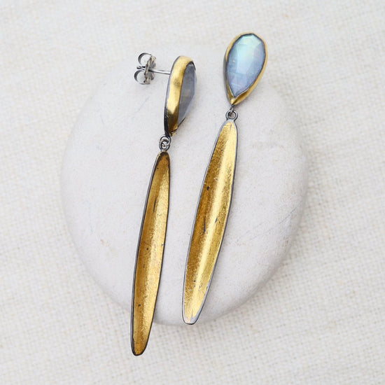 EAR Golden Reed with Moonstone Earring