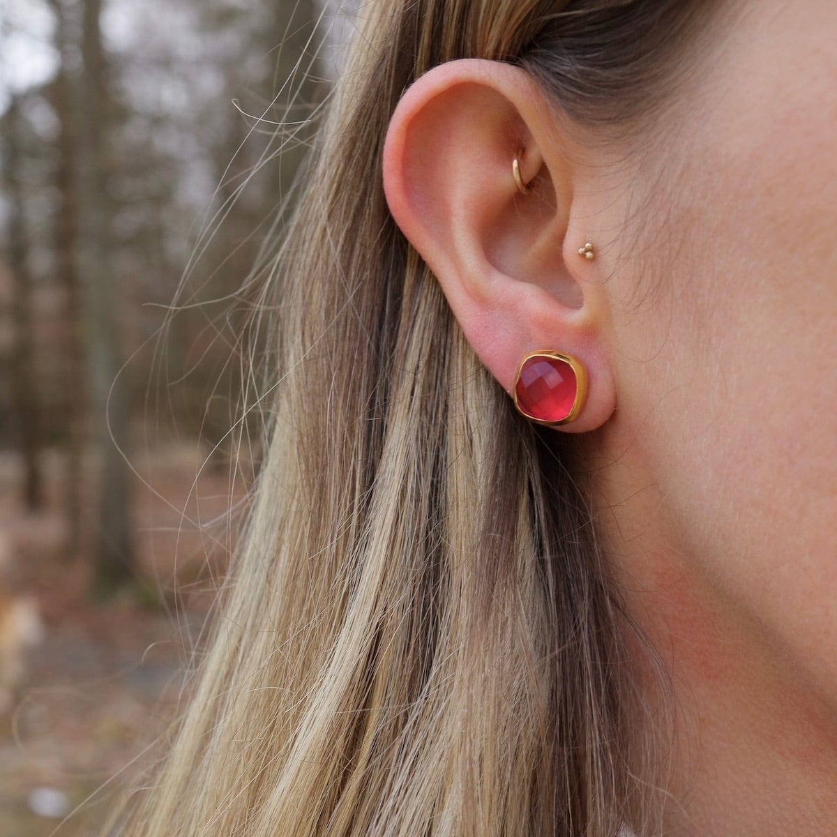 EAR-GPL ASHA SQUARE STUDS IN HOT PINK