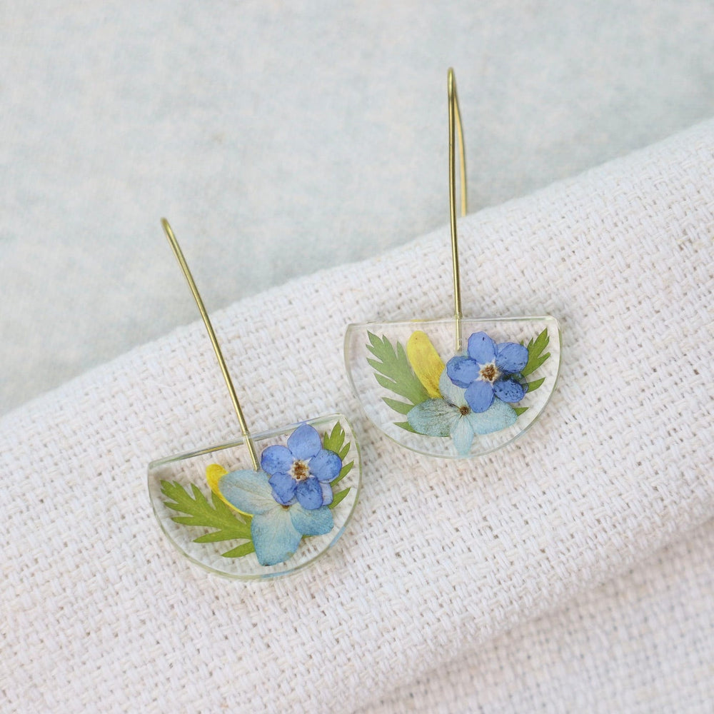 
                  
                    EAR-GPL Botanical Half Moon Mixed Flower Earrings
                  
                