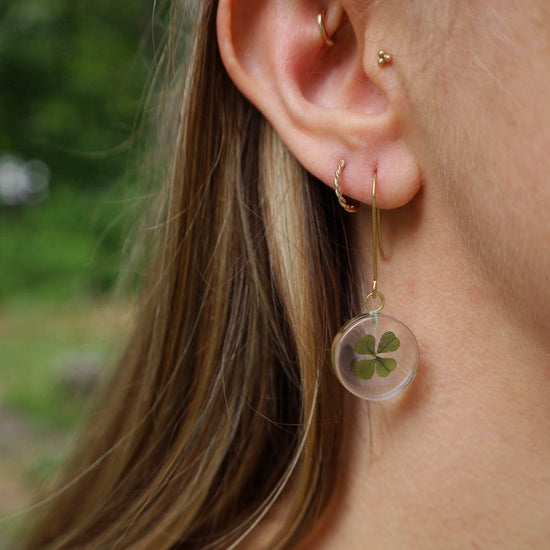 Load image into Gallery viewer, EAR-GPL Botanical Mini Full Moon Clover Earrings
