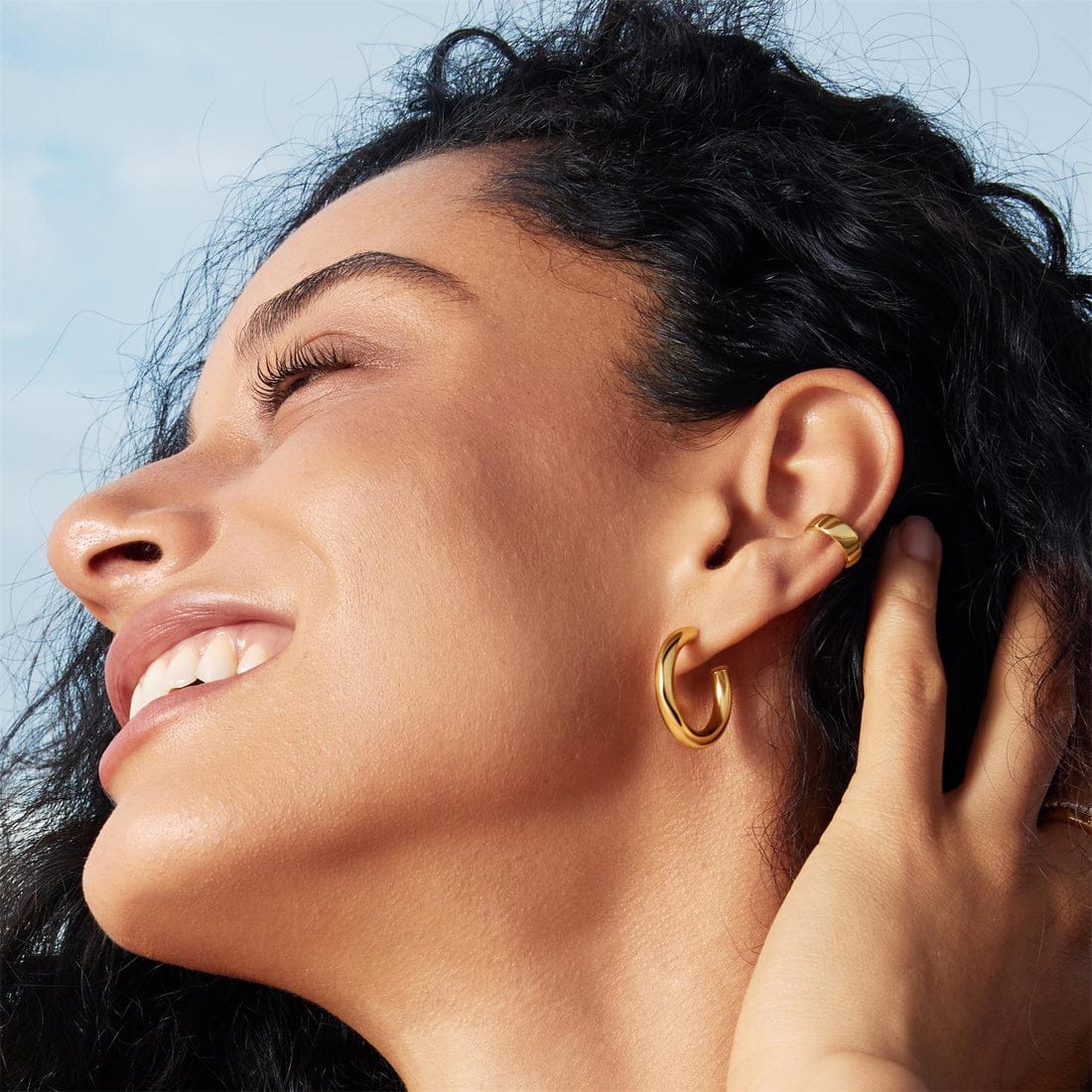 EAR-GPL Gold Classic Tube Medium Huggie Hoop Earrings