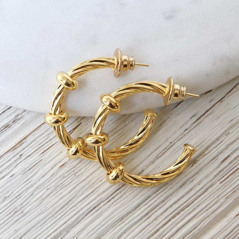 
                  
                    EAR-GPL Grazia Thin Twist Hoop
                  
                