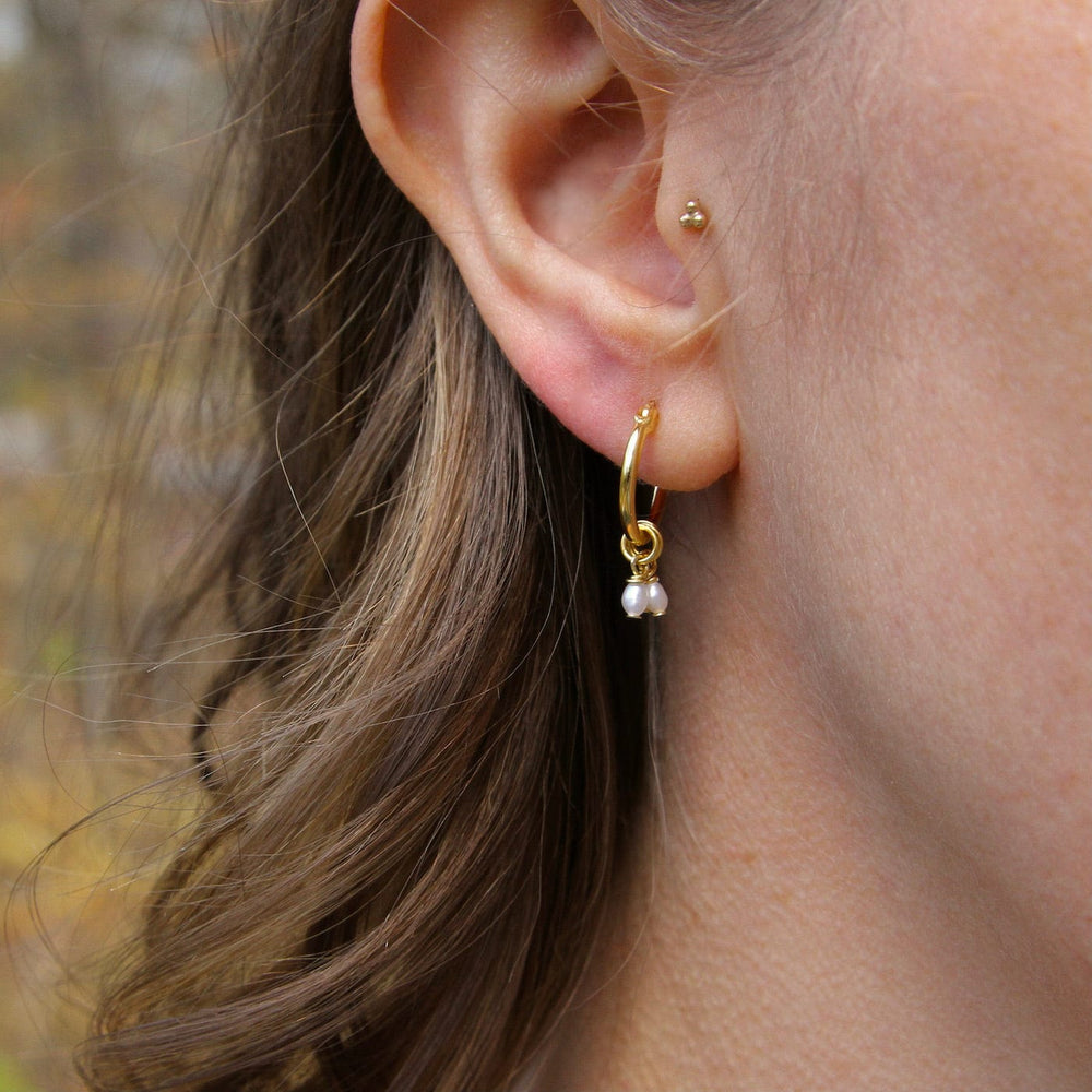 
                      
                        EAR-GPL Kaia Multi Pearl Hoop
                      
                    