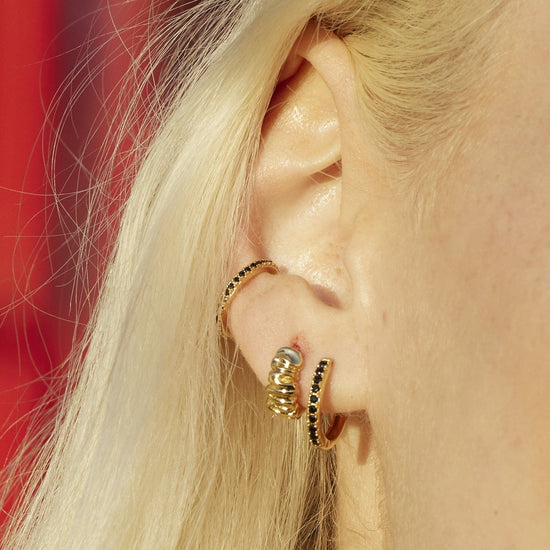 EAR-GPL Large Huggie Earrings With Black Stones