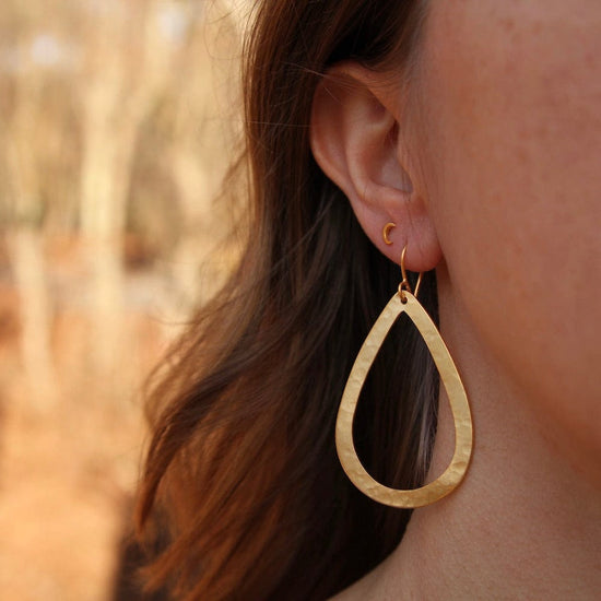 Load image into Gallery viewer, EAR-GPL Large Teardrop- Gold Plate
