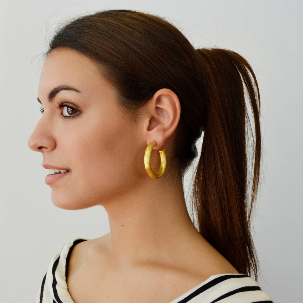 
                      
                        EAR-GPL Laurence Medium Thick Hoop
                      
                    