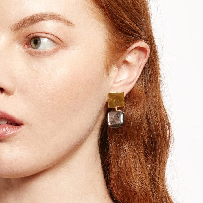 
                      
                        EAR-GPL MINERVA EARRINGS GOLD HYPERSTHENE
                      
                    