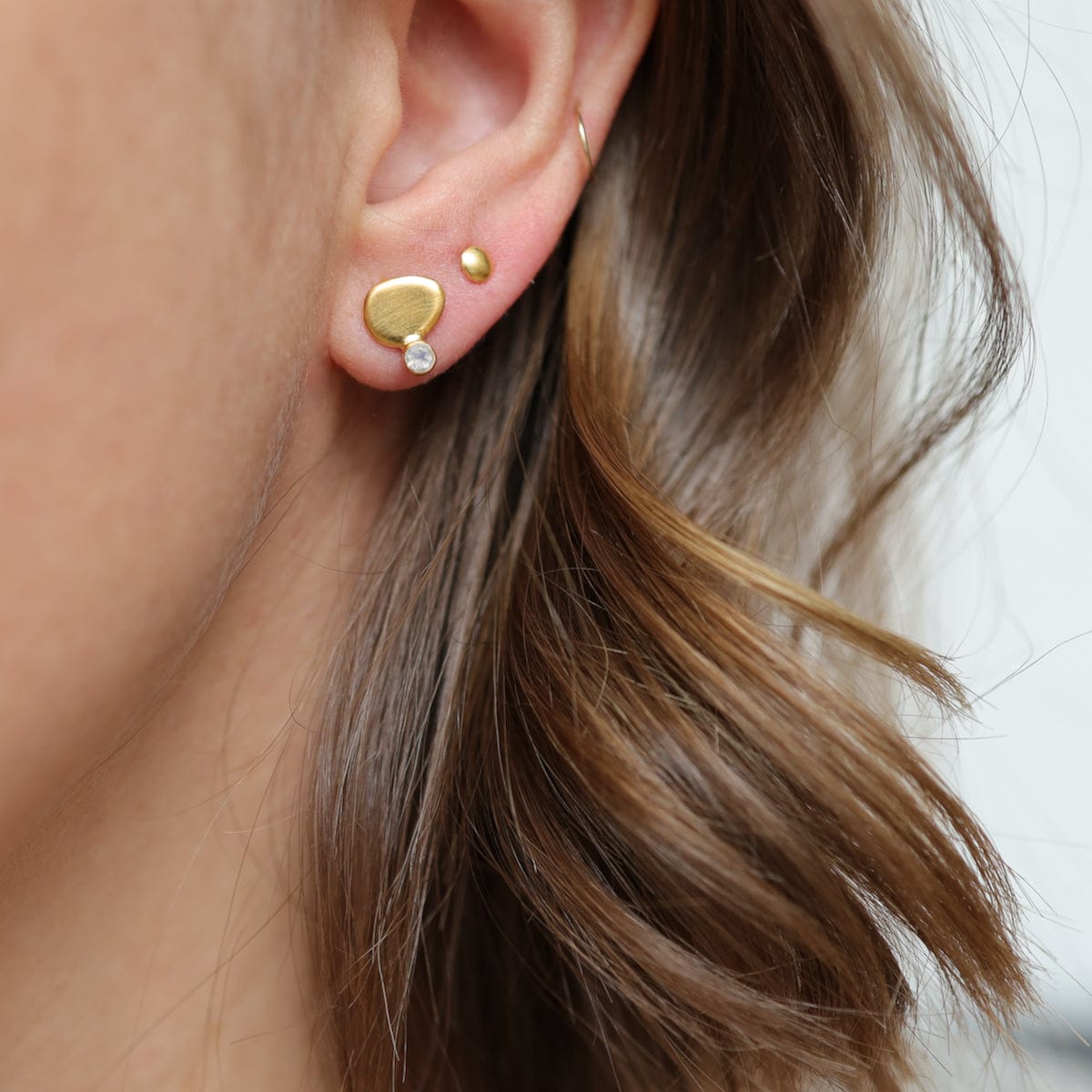 EAR-GPL Organic Disc Stud Earring with Tiny Faceted Stone