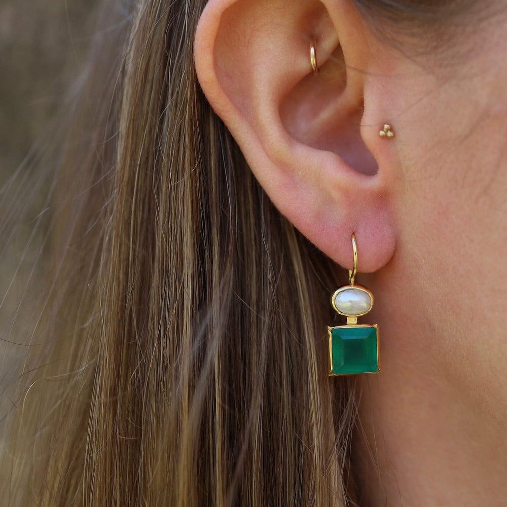 EAR-GPL Oval Pearl & Square Green Onyx Earrings Gold