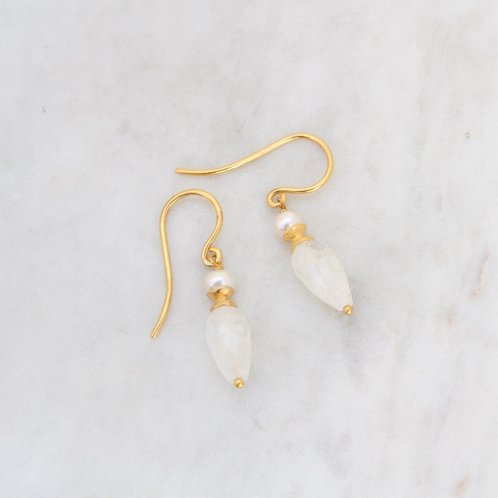 EAR-GPL Rainbow Moonstone & White Pearl Earring