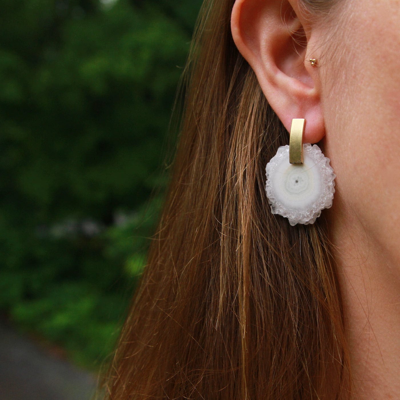 Load image into Gallery viewer, EAR-GPL Scout Stone Slice Earring - White Quartz/Gold
