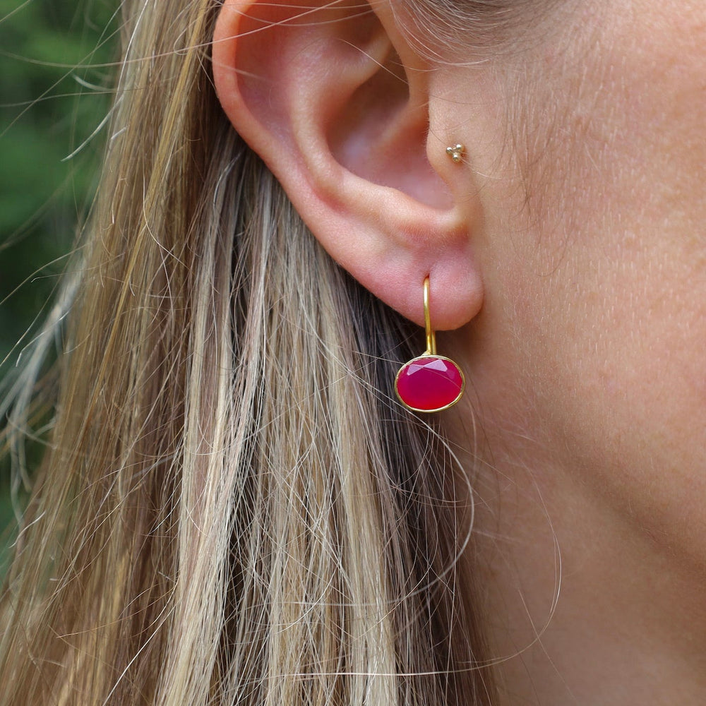 EAR-GPL Small Oval Pink Fuchsia Onyx Gold Earring