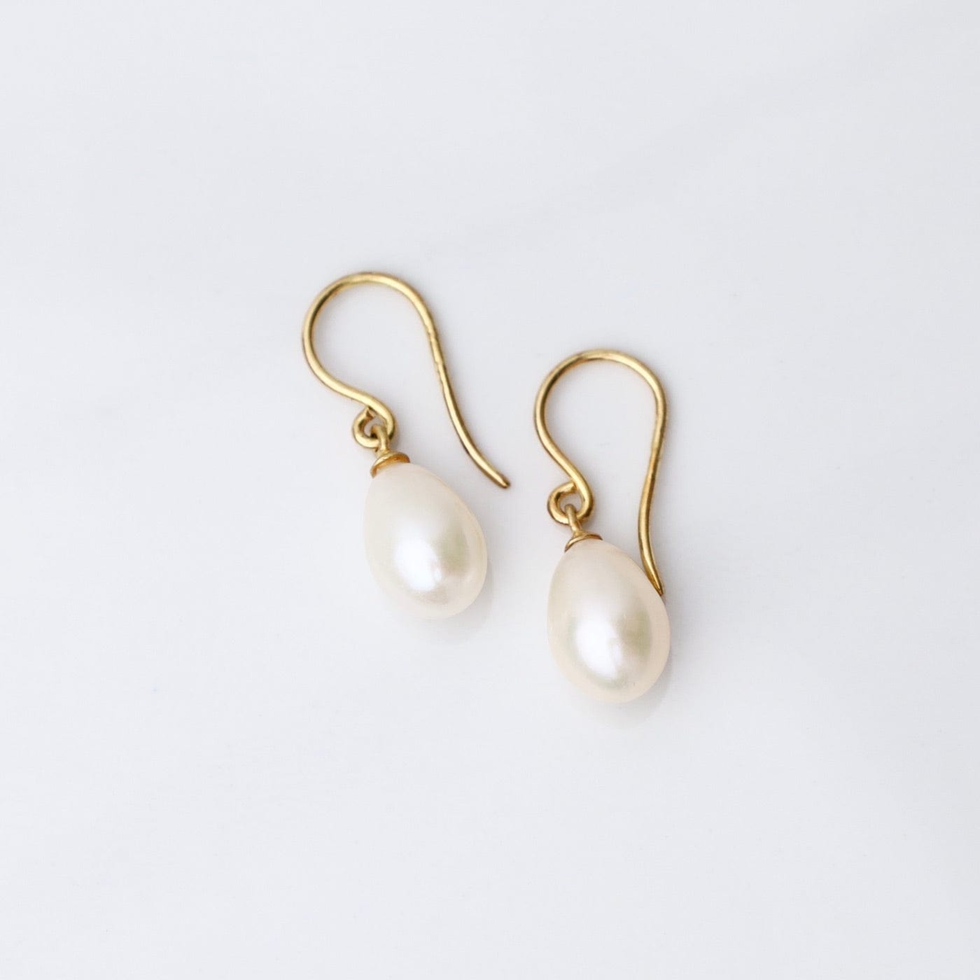 EAR-GPL Wire White Pearl Earrings