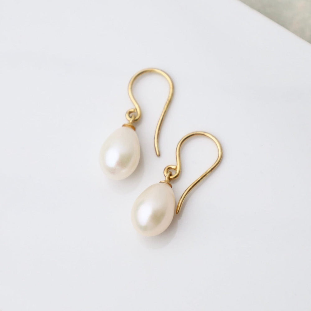 
                  
                    EAR-GPL Wire White Pearl Earrings
                  
                