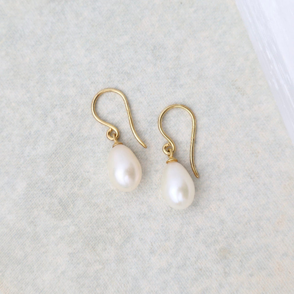 
                  
                    EAR-GPL Wire White Pearl Earrings
                  
                