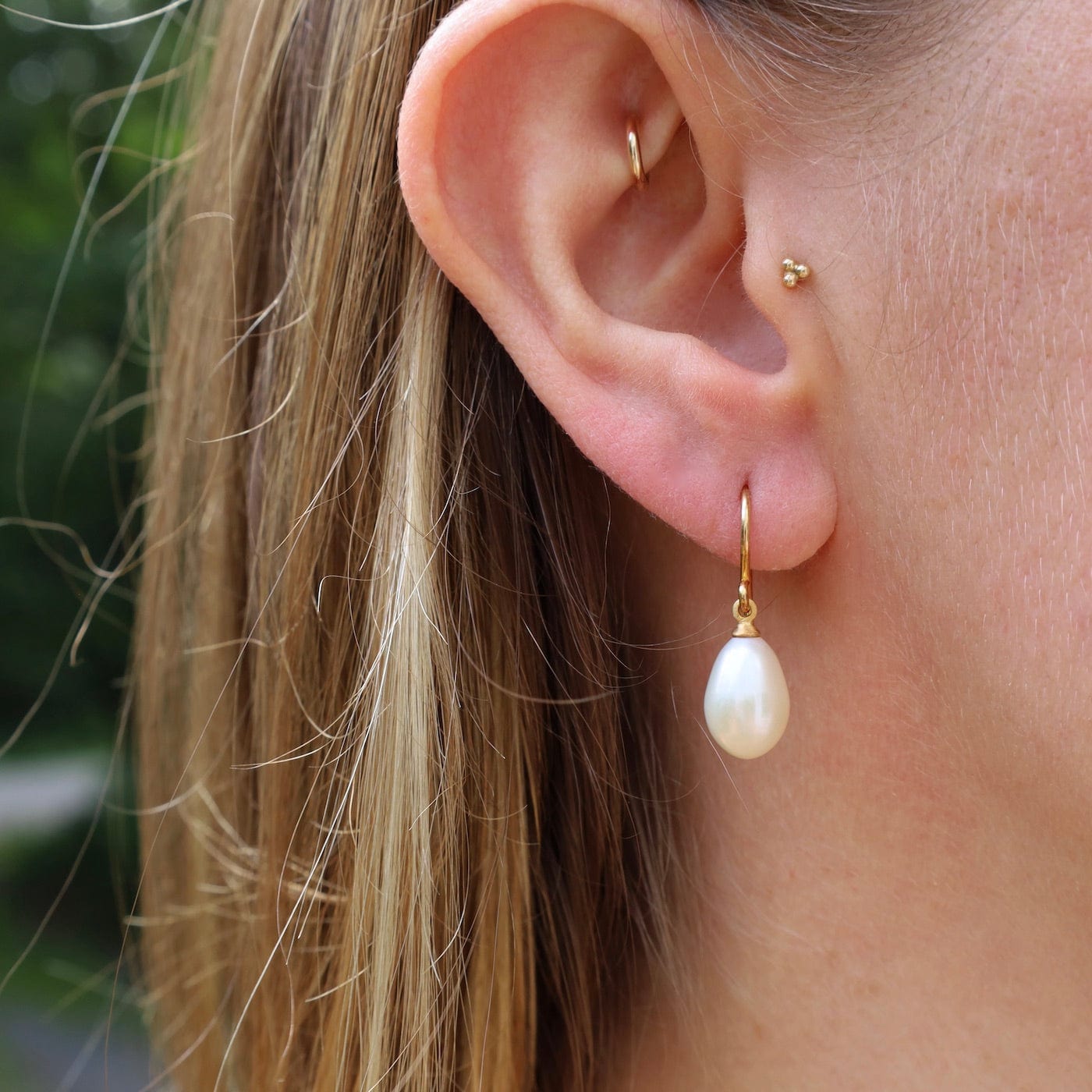 EAR-GPL Wire White Pearl Earrings