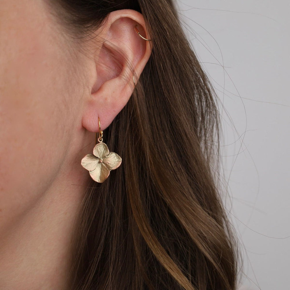 EAR Hydrangea Single Drop Earring